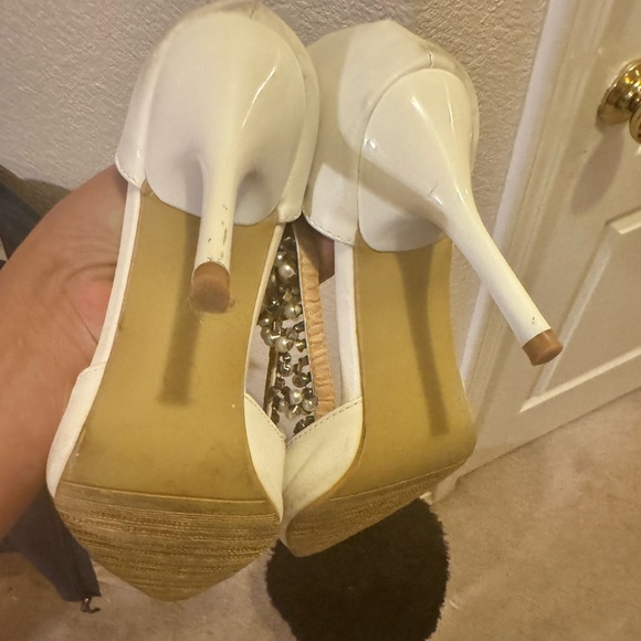 Heels “7/8 White with neck accent - Picture 16 of 16